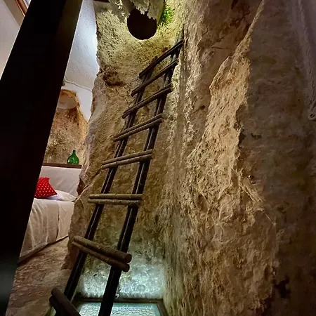 Nella Roccia Tatil Evi *