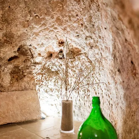 Nella Roccia Tatil Evi